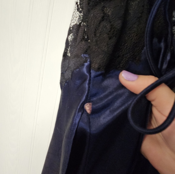 Vintage Victoria Secret Long Slip - Picture 5 of 13